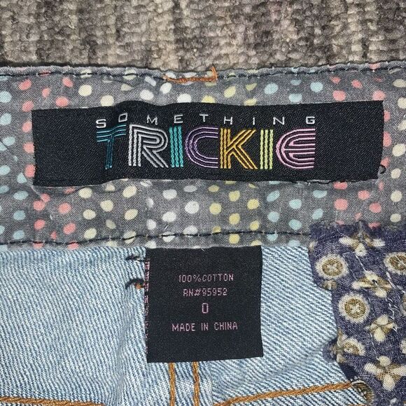 Something Trickie Womens‎ Size 0 Patchwork Denim Bermuda Shorts Blue Distressed - Picture 3 of 7